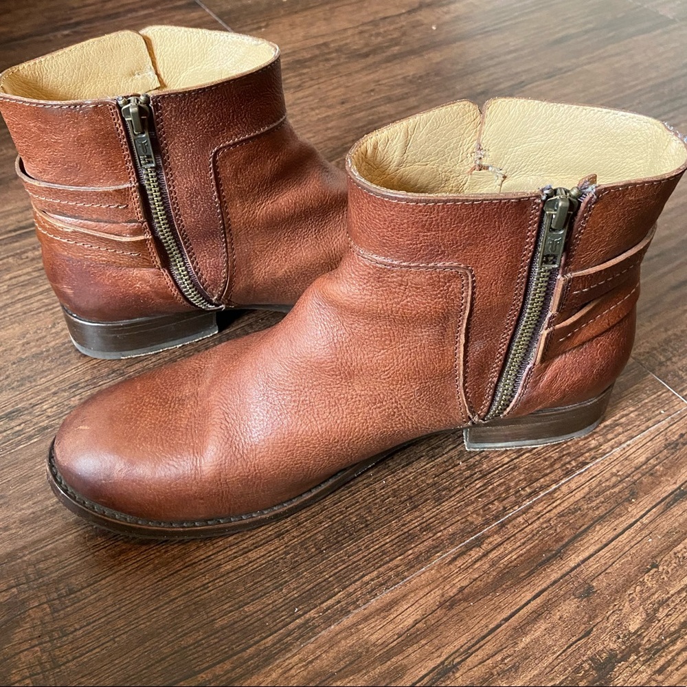 Women’s Frye Boots size 8 - offer me!